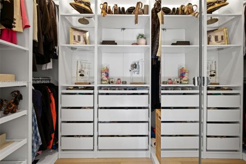 House in Miami Shores, Florida 3 bedrooms, 210.89 sq.m. № 1957294 - photo 28