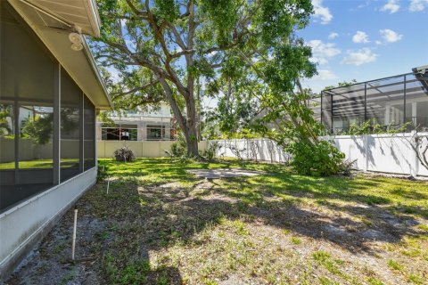 House in Tampa, Florida 4 bedrooms, 169.64 sq.m. № 1616774 - photo 13