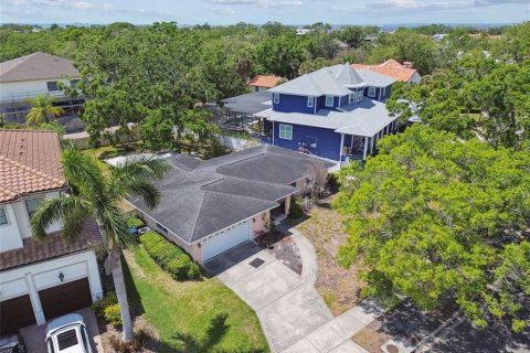 House in Tampa, Florida 4 bedrooms, 169.64 sq.m. № 1616774 - photo 26