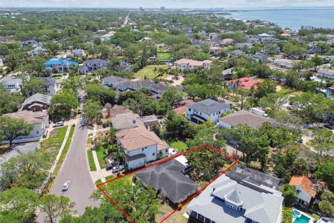 House in Tampa, Florida 4 bedrooms, 169.64 sq.m. № 1616774 - photo 23