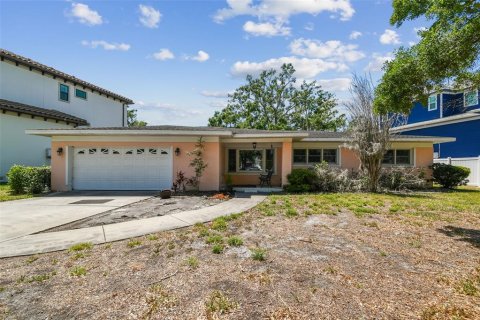 House in Tampa, Florida 4 bedrooms, 169.64 sq.m. № 1616774 - photo 7