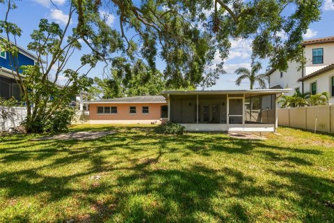 House in Tampa, Florida 4 bedrooms, 169.64 sq.m. № 1616774 - photo 9