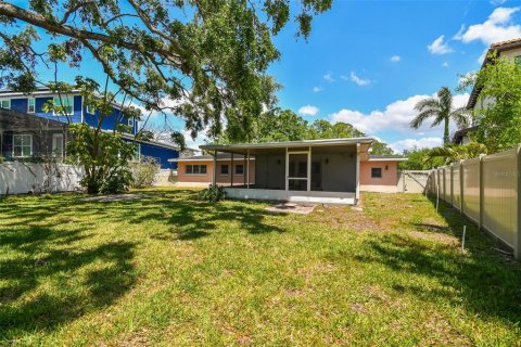 House in Tampa, Florida 4 bedrooms, 169.64 sq.m. № 1616774 - photo 8