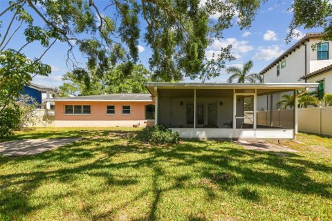 House in Tampa, Florida 4 bedrooms, 169.64 sq.m. № 1616774 - photo 16