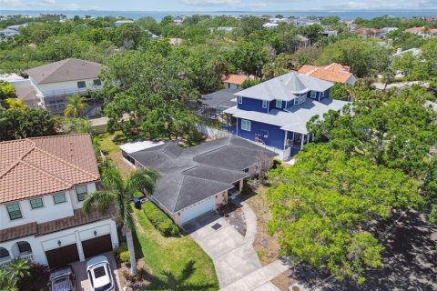 House in Tampa, Florida 4 bedrooms, 169.64 sq.m. № 1616774 - photo 19