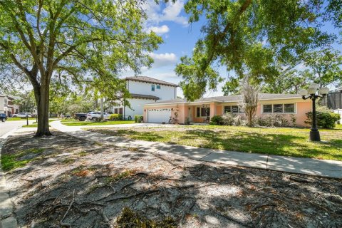 House in Tampa, Florida 4 bedrooms, 169.64 sq.m. № 1616774 - photo 24