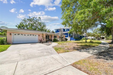 House in Tampa, Florida 4 bedrooms, 169.64 sq.m. № 1616774 - photo 4
