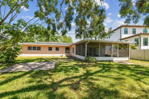 House in Tampa, Florida 4 bedrooms, 169.64 sq.m. № 1616774 - photo 11
