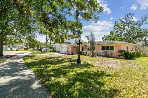 House in Tampa, Florida 4 bedrooms, 169.64 sq.m. № 1616774 - photo 6