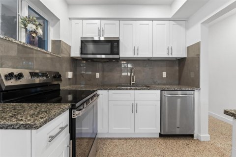 Villa ou maison à louer à North Miami Beach, Floride: 3 chambres, 124.67 m2 № 2046174 - photo 24