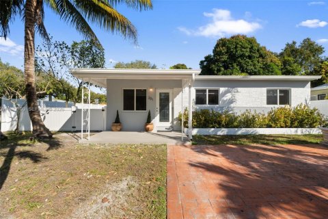 Villa ou maison à North Miami Beach, Floride 3 chambres, 124.67 m2 № 2046174