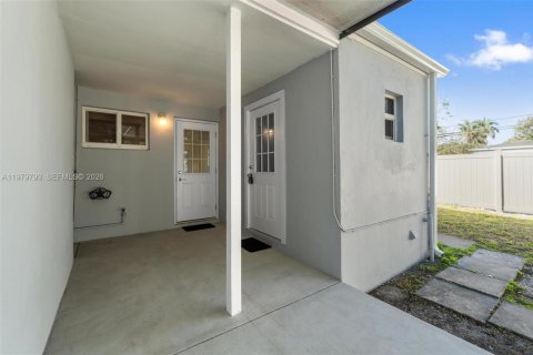 Villa ou maison à louer à North Miami Beach, Floride: 3 chambres, 124.67 m2 № 2046174 - photo 13
