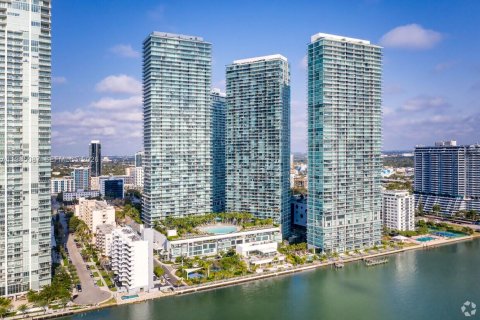 Condominio en Miami, Florida, 1 dormitorio  № 2026462