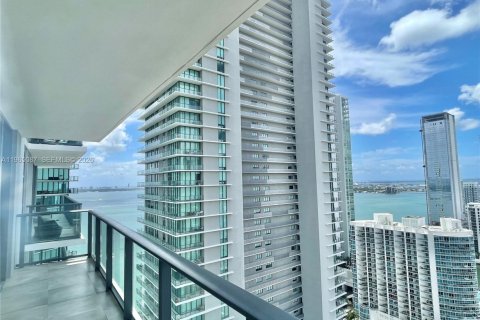 Condominio en alquiler en Miami, Florida, 1 dormitorio, 69.31 m2 № 2026462 - foto 2