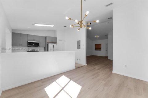 Condominio en alquiler en Cutler Bay, Florida, 3 dormitorios, 117.43 m2 № 1858882 - foto 11