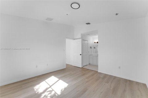 Condominio en alquiler en Cutler Bay, Florida, 3 dormitorios, 117.43 m2 № 1858882 - foto 14