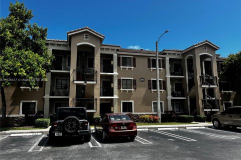 Condominio en alquiler en Cutler Bay, Florida, 3 dormitorios, 117.43 m2 № 1858882 - foto 1