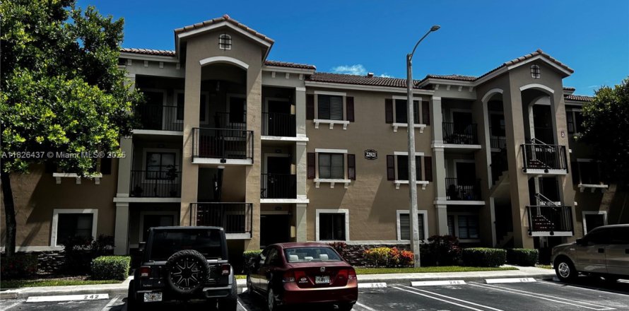 Condominio en Cutler Bay, Florida, 3 dormitorios  № 1858882