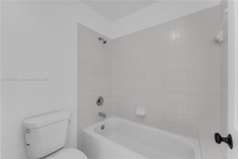 Condominio en alquiler en Cutler Bay, Florida, 3 dormitorios, 117.43 m2 № 1858882 - foto 16