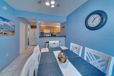 Copropriété à louer à Sarasota, Floride: 2 chambres, 123.75 m2 № 1349959 - photo 4