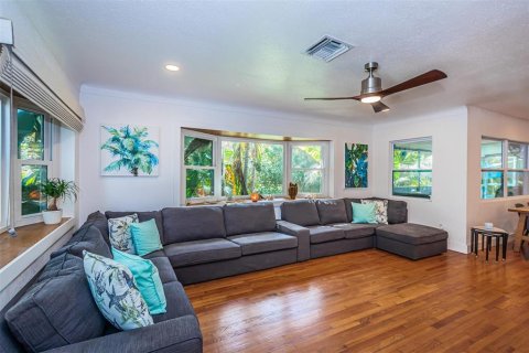 House in Gulfport, Florida 2 bedrooms, 156.82 sq.m. № 2218669 - photo 6