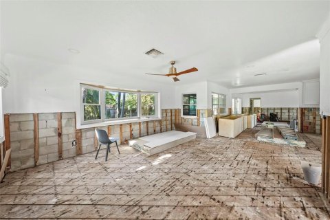 House in Gulfport, Florida 2 bedrooms, 156.82 sq.m. № 2218669 - photo 7