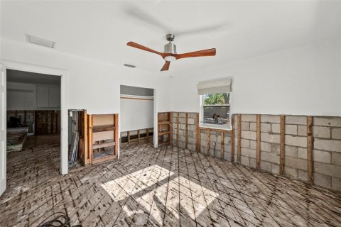 House in Gulfport, Florida 2 bedrooms, 156.82 sq.m. № 2218669 - photo 9