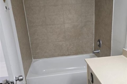 Condo in Orlando, Florida, 1 bedroom  № 1534219 - photo 8