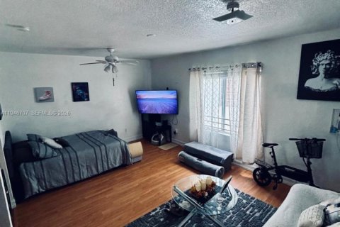 Condo in Miami Beach, Florida  № 2002904 - photo 13