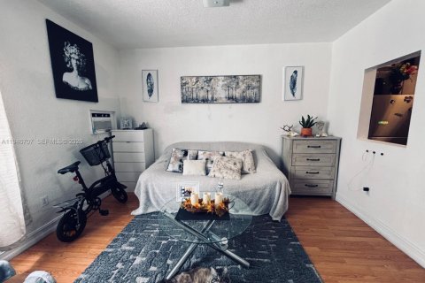 Condo in Miami Beach, Florida  № 2002904 - photo 12