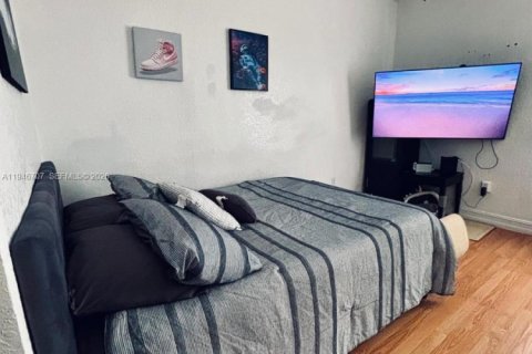 Condo in Miami Beach, Florida  № 2002904 - photo 11