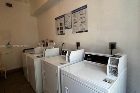 Condo in Miami Beach, Florida  № 2002904 - photo 5