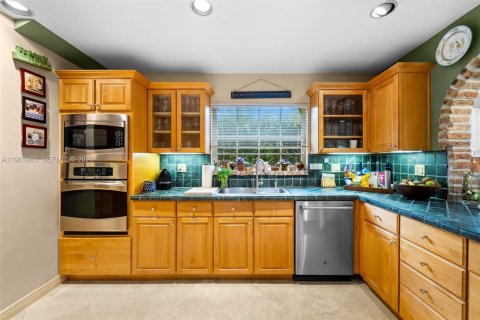 Купить виллу или дом в Корал-Гейблс, Флорида 4 спальни, 354.61м2, № 2026299 - фото 15