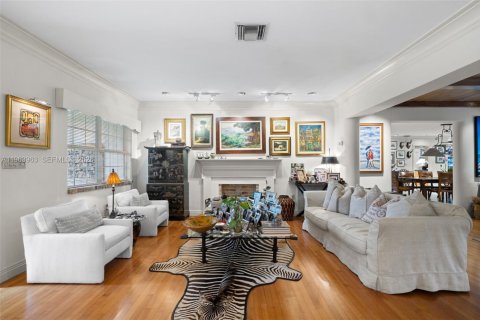 Купить виллу или дом в Корал-Гейблс, Флорида 4 спальни, 354.61м2, № 2026299 - фото 6