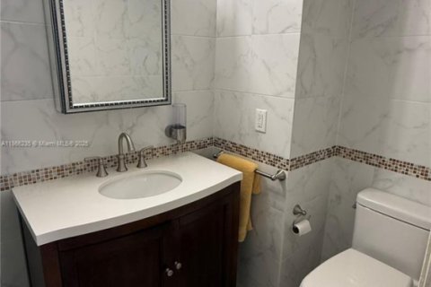 Condo in Sunrise, Florida, 2 bedrooms  № 1893555 - photo 9