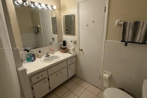 Copropriété à louer à Fort Lauderdale, Floride: 1 chambre, 63.64 m2 № 2000105 - photo 4