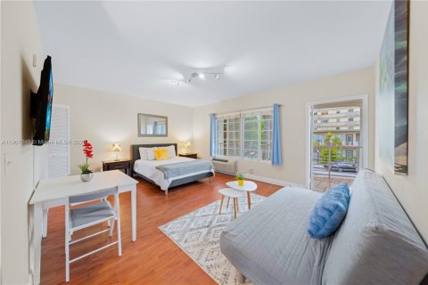 Снять в аренду кондоминиум в Майами-Бич, Флорида 41.25м2, № 1963803 - фото 1