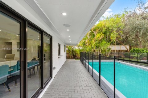 House in Miami, Florida 4 bedrooms, 152.92 sq.m. № 1986821 - photo 3