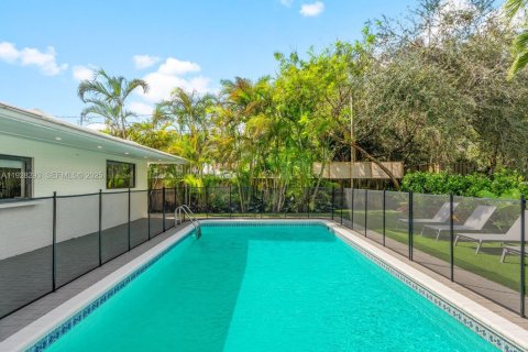 House in Miami, Florida 4 bedrooms, 152.92 sq.m. № 1986821 - photo 2