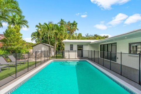 House in Miami, Florida 4 bedrooms, 152.92 sq.m. № 1986821 - photo 1