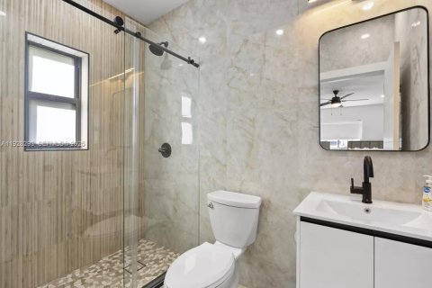 House in Miami, Florida 4 bedrooms, 152.92 sq.m. № 1986821 - photo 25