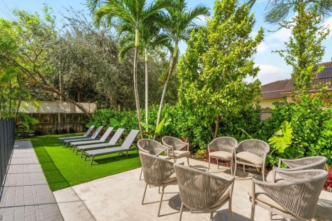 House in Miami, Florida 4 bedrooms, 152.92 sq.m. № 1986821 - photo 5