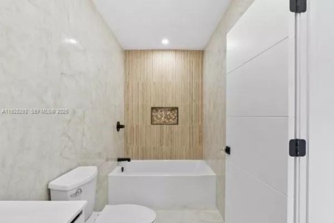 House in Miami, Florida 4 bedrooms, 152.92 sq.m. № 1986821 - photo 22