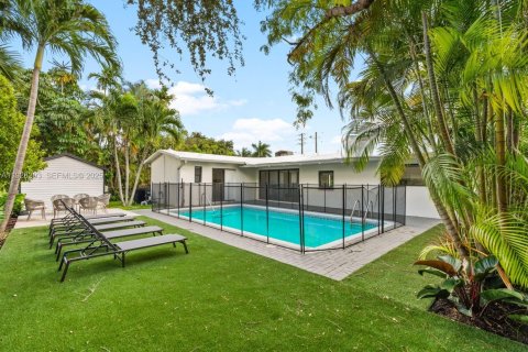 House in Miami, Florida 4 bedrooms, 152.92 sq.m. № 1986821 - photo 6