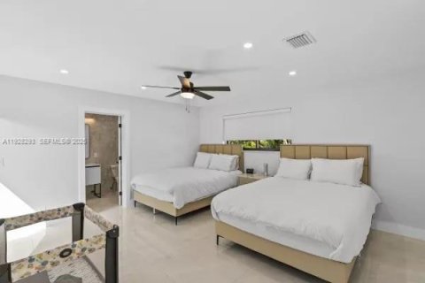 House in Miami, Florida 4 bedrooms, 152.92 sq.m. № 1986821 - photo 20