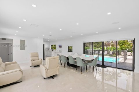 House in Miami, Florida 4 bedrooms, 152.92 sq.m. № 1986821 - photo 19