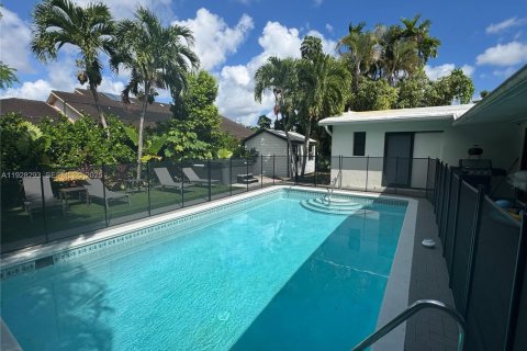 House in Miami, Florida 4 bedrooms, 152.92 sq.m. № 1986821 - photo 7