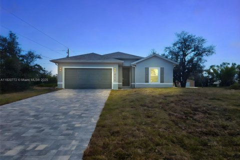 House in Port Charlotte, Florida 3 bedrooms, 149.76 sq.m. № 1781529 - photo 12