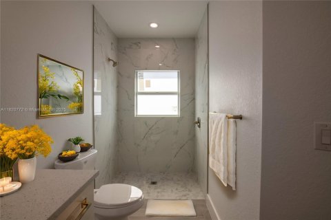 House in Port Charlotte, Florida 3 bedrooms, 149.76 sq.m. № 1781529 - photo 10