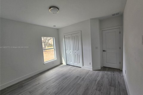 House in Port Charlotte, Florida 3 bedrooms, 149.76 sq.m. № 1781529 - photo 24